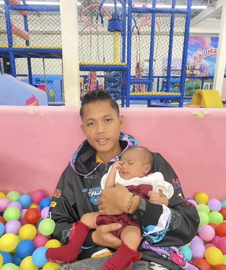 Bayi 1 Bulan Bapaknya