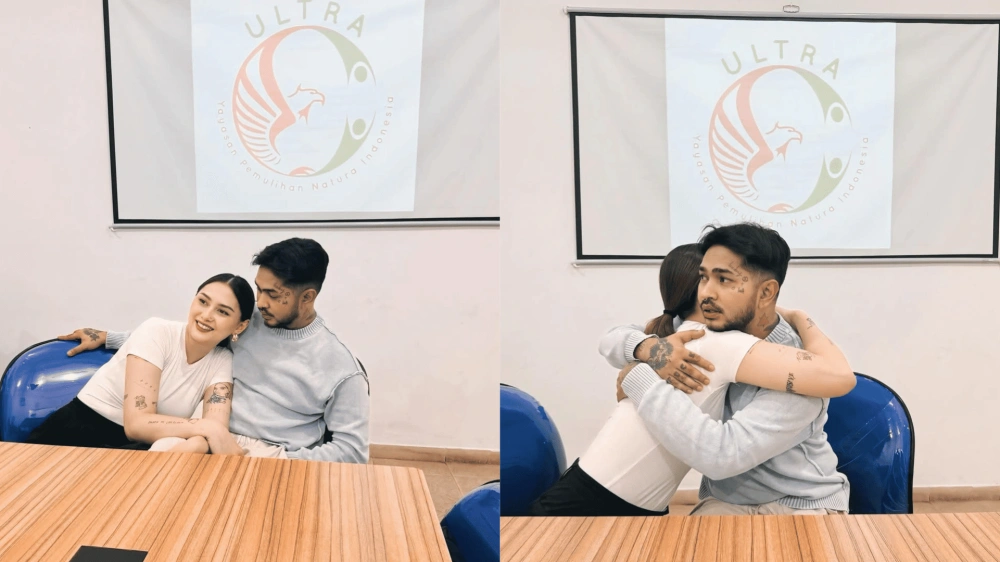 Beby Prescillia saat menjenguk sang suami di tempat rehabilitasi. [Instagram]