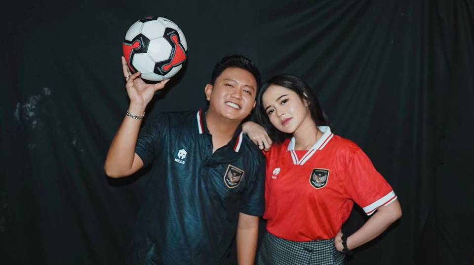 Denny Caknan Pasang Badan Untuk Bella Bonita yang Dinyinyir Ngintil Terus Saat Manggung