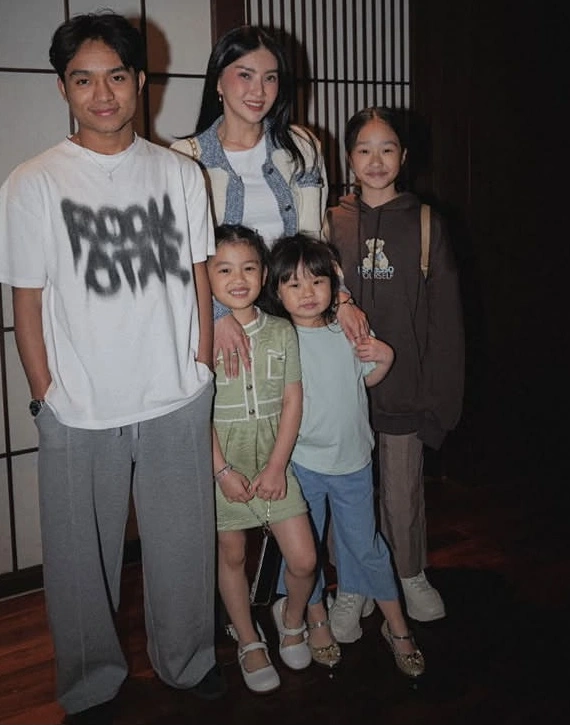 Betrand Peto Dan Sarwendah Dan Anak Anaknya [Instagram]