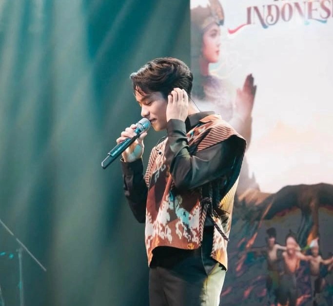 Betrand Peto saat di atas panggung. (Instagram)