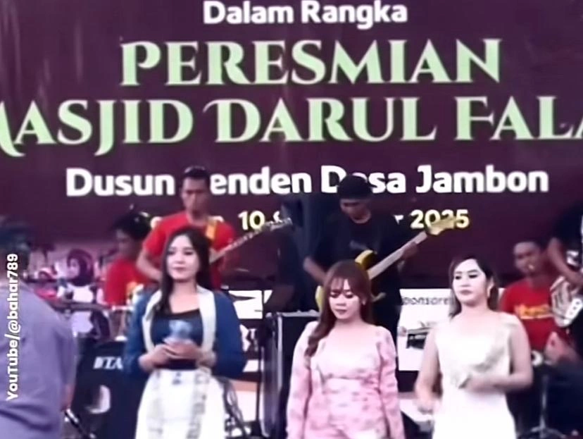 Biduan Yang Berada Di Peresmian Masjid