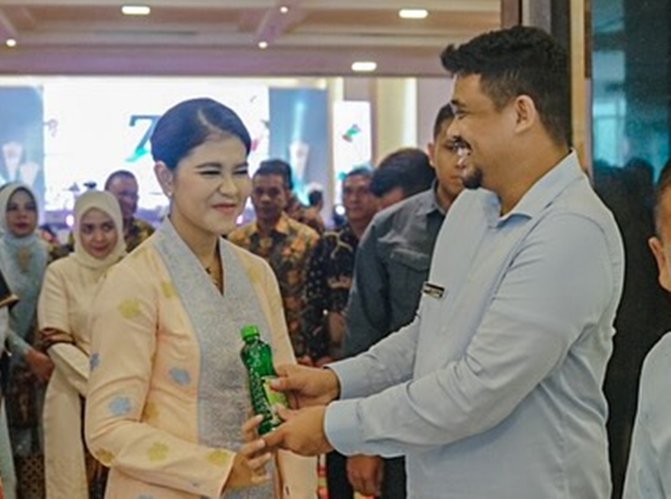 Bobby Nasution Ditanya soal Pejabat Pamer Harta, Langsung Tunjuk Kahiyang Ayu: Ibu-ibunya Nih!