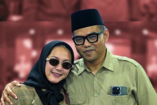 Bos Rokok HS Muhammad Suryo dan istrinya, Anis Syarifah. [Instagram]