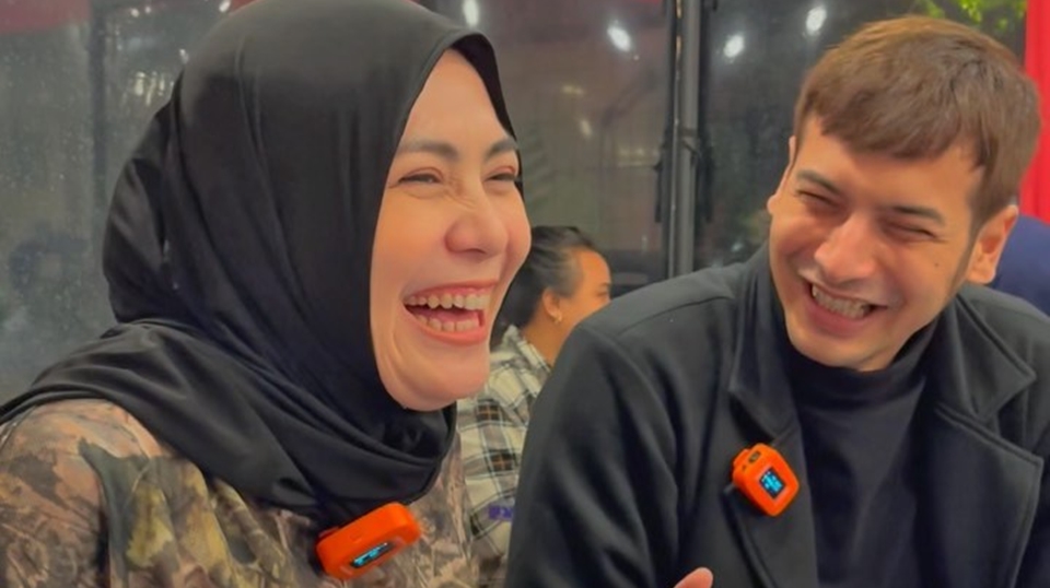 Istri Dibilang Mau Lepas Hijab, Boy Hamzah Pasang Badan