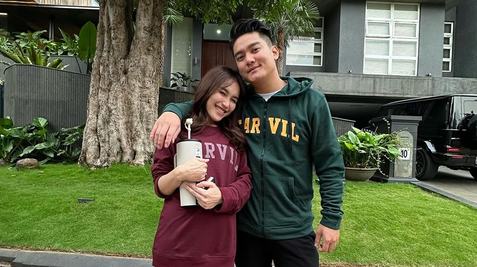 Ayu Ting Ting Muncul di Trailer The Family Bikinan Boy William, Netizen Antusias