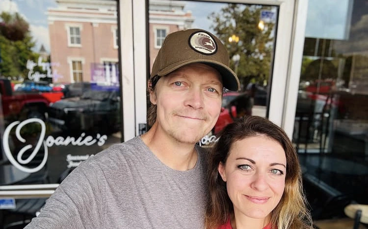 Brad Arnold Bersama Istri [Instagram]