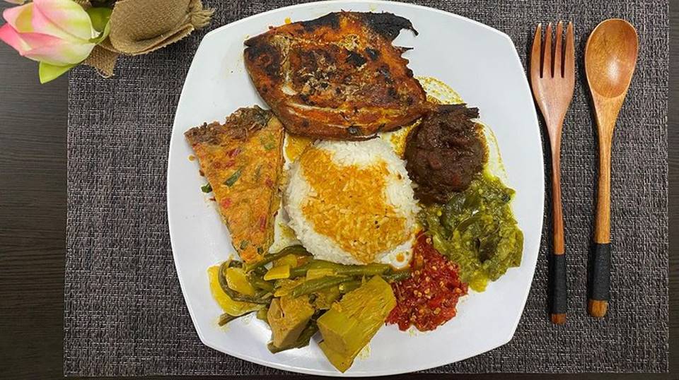 4 Rekomendasi Restoran Padang Enak di Benhil, Kamu Sudah Cobain yang Mana?