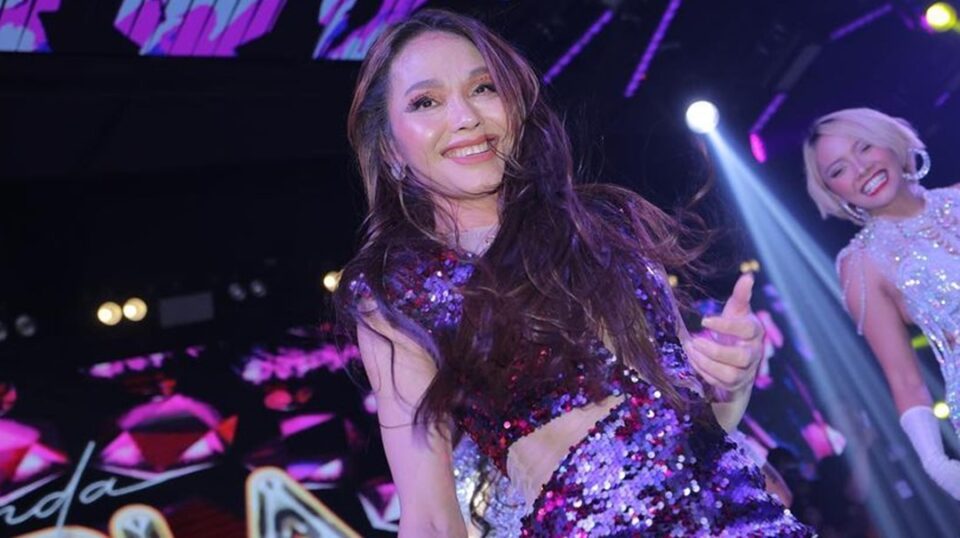 Bunda Corla Tersipu Malu Dibilang Mirip Sandra Dewi, Tapi Bingung Bedakan Dengan Dewi Sandra