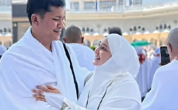 Bupati Aceh Selatan Bupati Mirwan Ms Dan Istrinya Umrah Cc Instagram