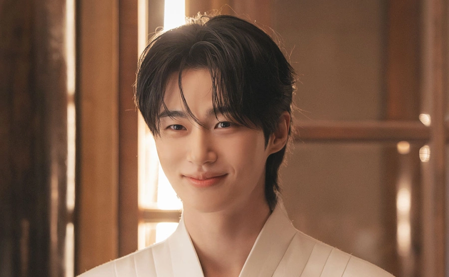 Byeon Woo Seok di Perfect Crown. (Disney+)