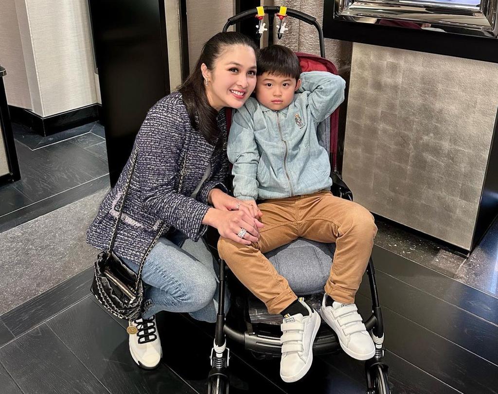 Makan Ikan Kembung, Tips Sandra Dewi Bikin Anak Cepat Tinggi