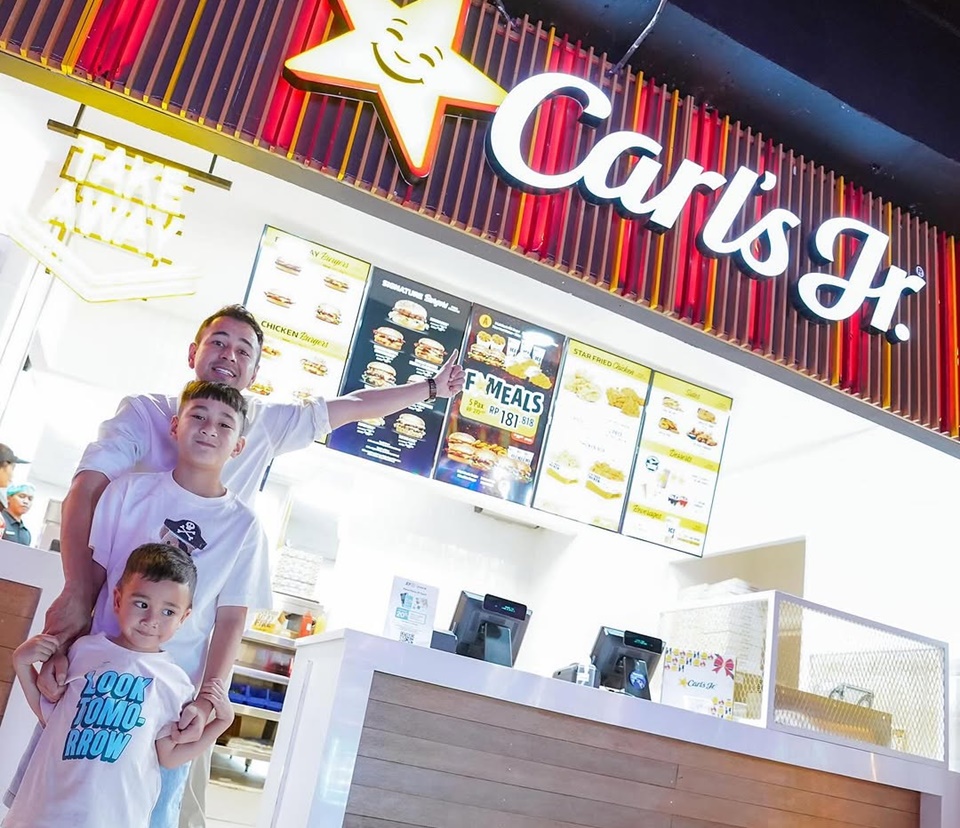 Carl's Jr. Jadi Tempat Raffi Ahmad Quality Time Bareng Rafathar dan Rayyanza