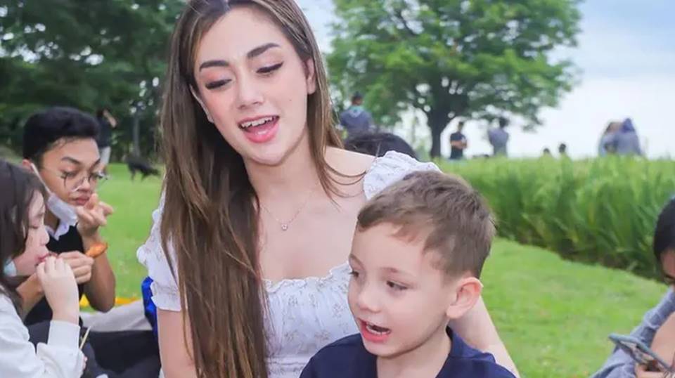 Celine Evangelista Beri Pesan Haru Buat Putranya yang Ultah: Sabar ya Nak...