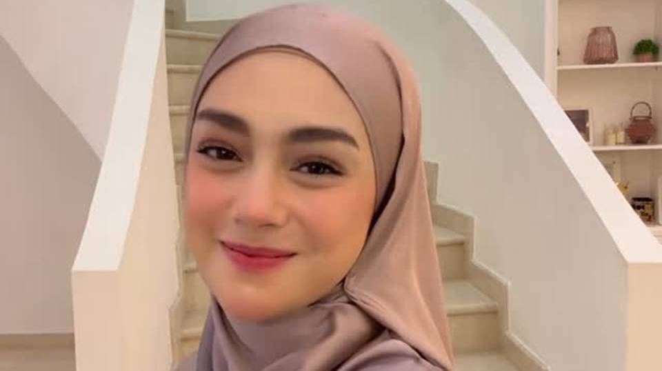 Celine Evangelista Tampil Syar'i Beri Kajian Untuk Para Santri, Udah Jadi Penceramah?