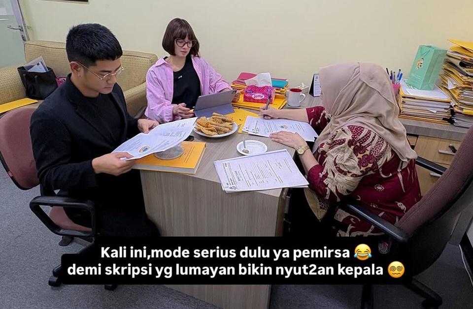 Chika Jessica dan Dwi Andhika Berjuang Bareng Garap Skripsi [Instagram]