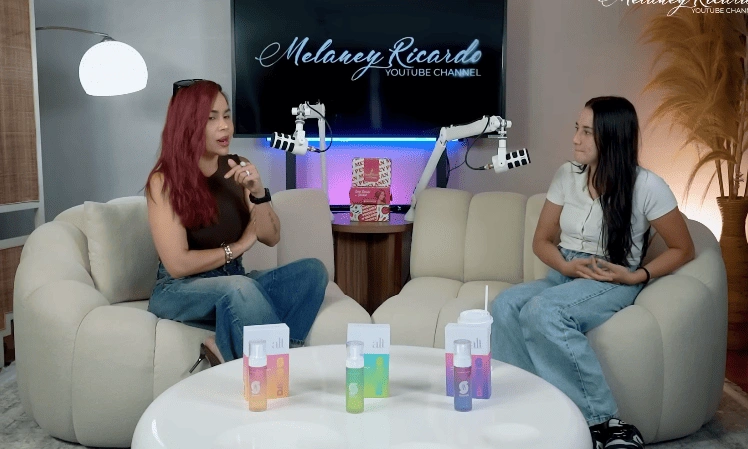 Dahlia Poland Saat Diwawancarai Melaney Ricardo Mengenai Alasan Perceraiannya Dengan Fandy Christian [Sumber: Youtube-melaney Ricardo]