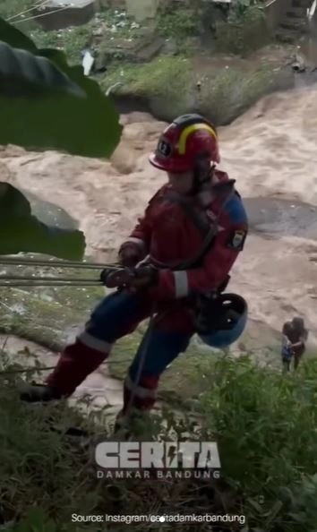 Damkar Evakuasi Odgj Di Sungai Cc Instagram