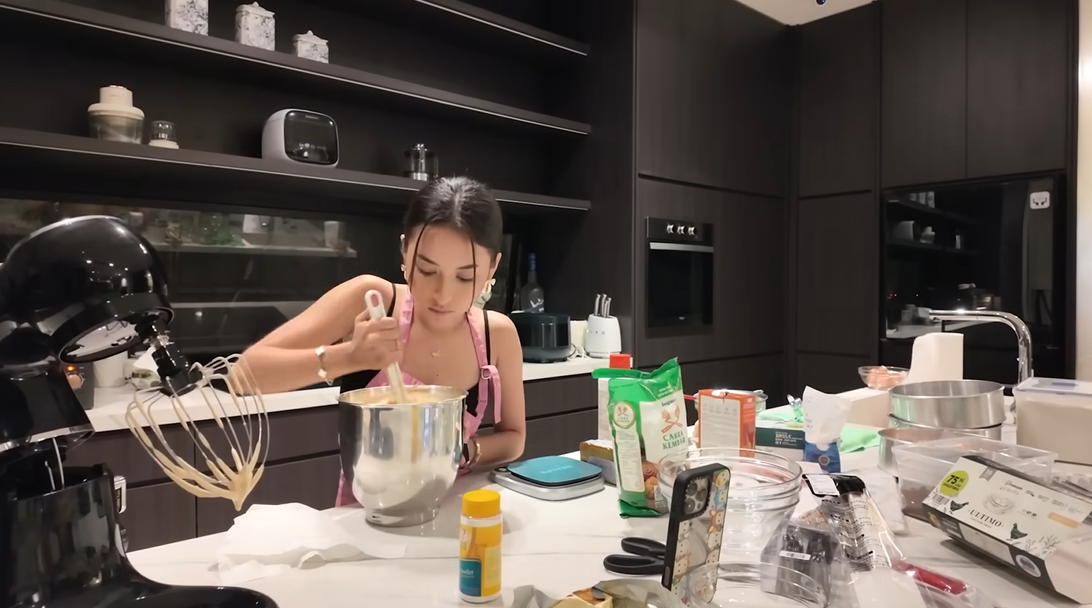 Dapur Modern Rumah Jennifer Coppen [Youtube]