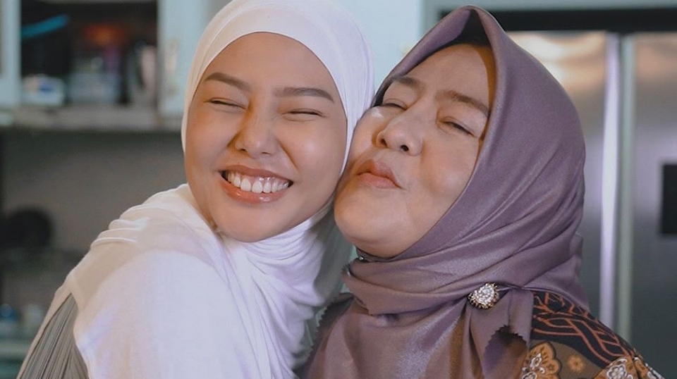 Reaksi Ibu Dara Arafah saat Diberi Uang Rp40 Juta Cash Curi Perhatian