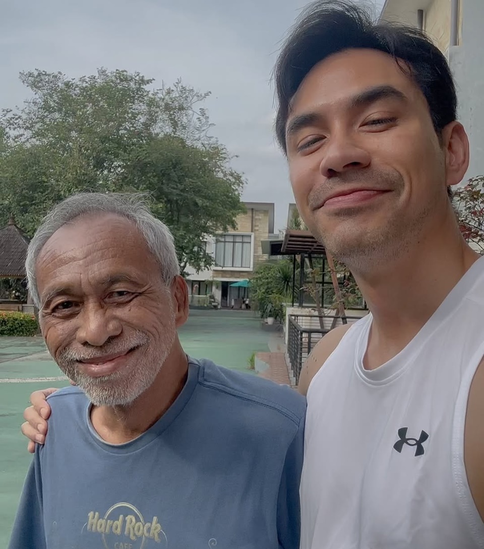 Momen Kebersamaan Darius Sinathrya dan Sang Ayah Sebelum Meninggal Dunia [Instagram]