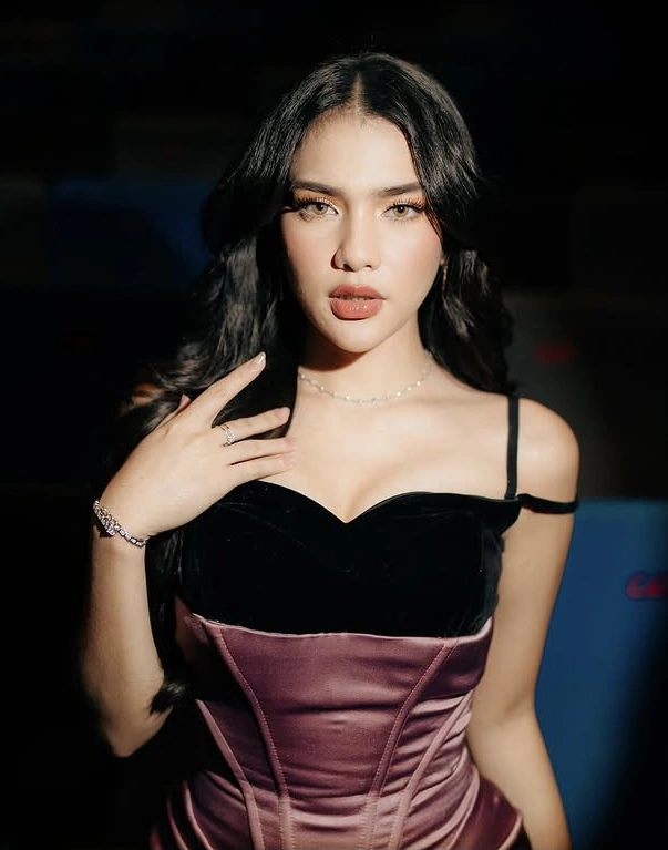 Davina Karamoy 1 [Instagram]