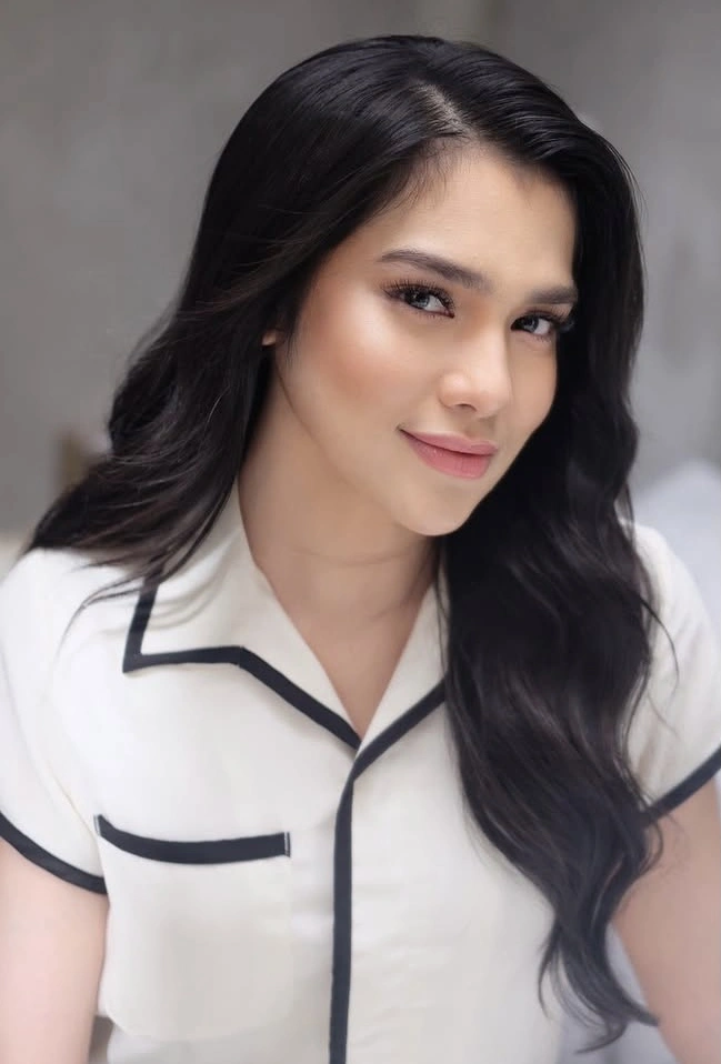 Davina Karamoy 2 [Instagram]