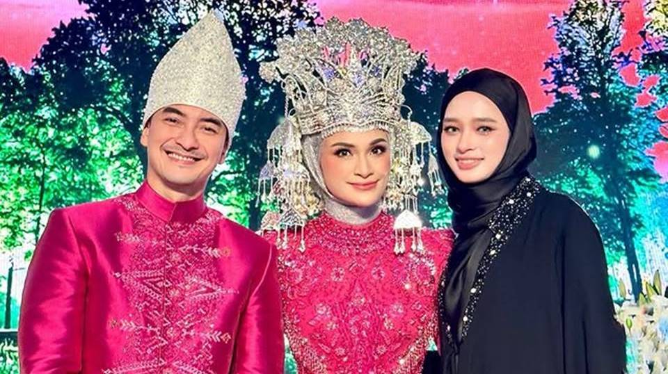 6 Potret Inara Rusli di Nikahan Putri Zulhas, Didoakan Dapat Jodoh Tahun Depan Nikah