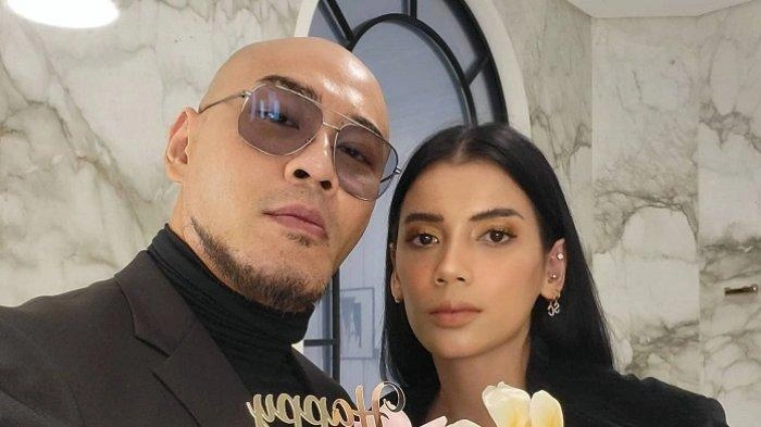 Deddy Corbuzier Dan Sabrina Chairunnisa Tangkapan Layar Dari Instagram Sabrinachairunnisa