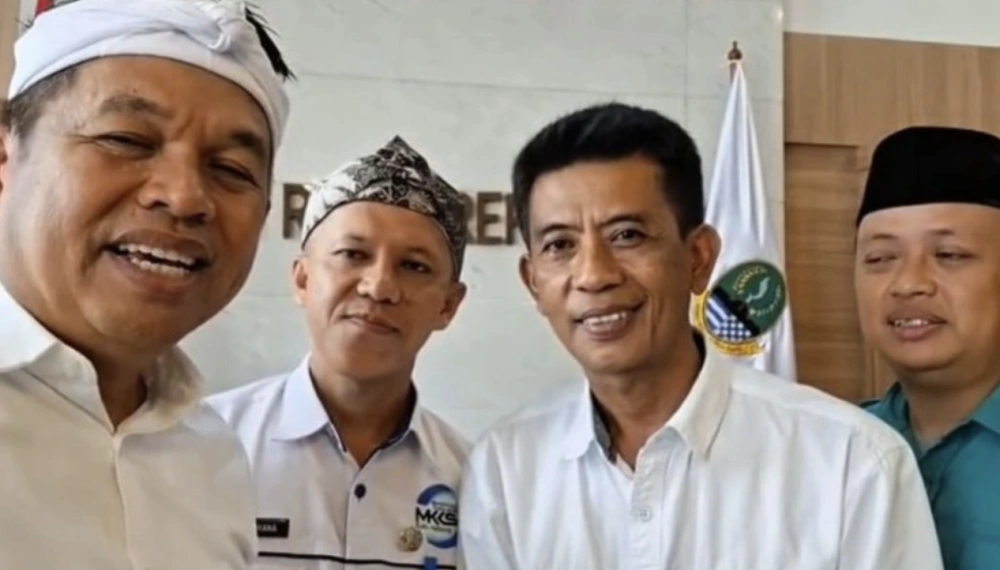 Dedi Mulyadi datangi Guru Rana. [Instagram]