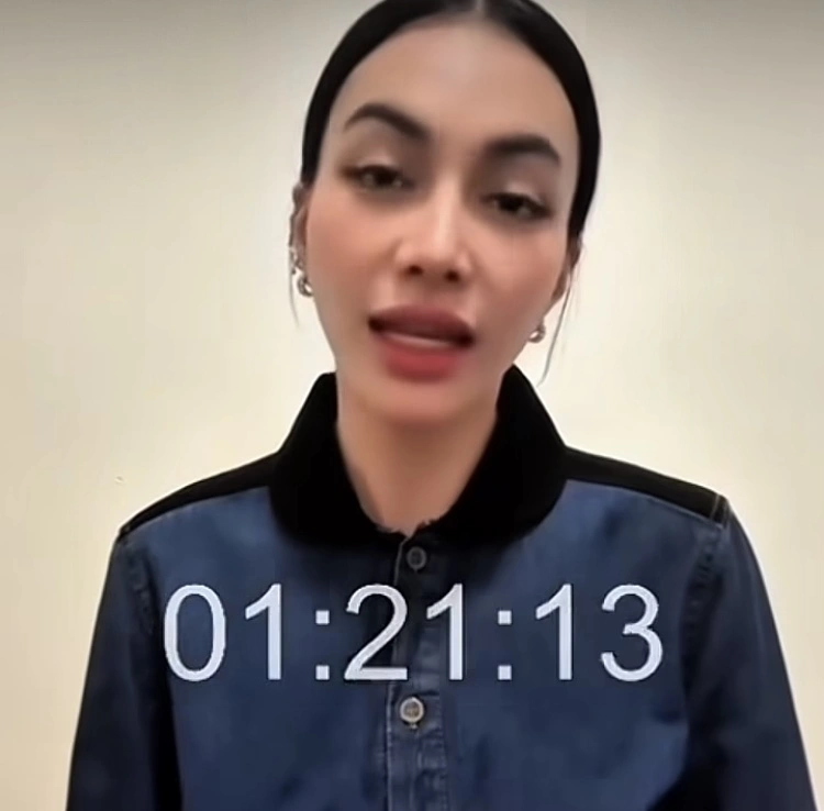 Denada saat akui Ressa anak kandungnya. [Instagram]