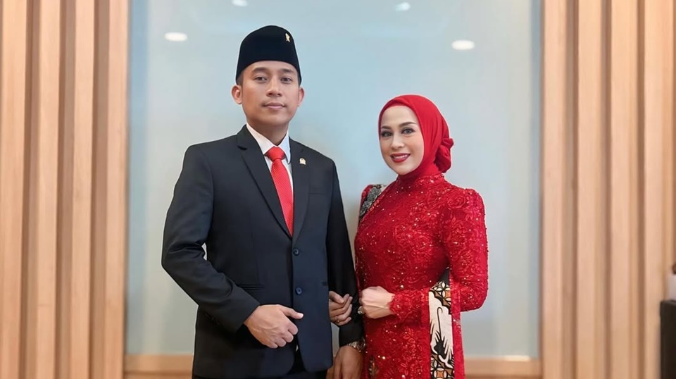 Denny Cagur dan Istri Saling Ungkap Pesan Cinta di Anniversary ke-19