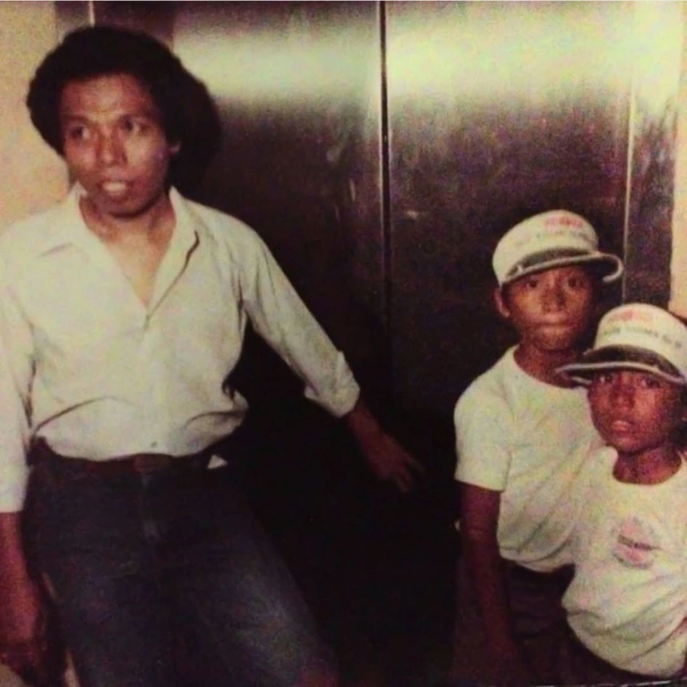 Desta Unggah Foto Perbandingan 40 Silam Saat Ia Berfoto Dengan Dono Dan Kini Ia Berperan Sebagai Dono Ig Desta80s