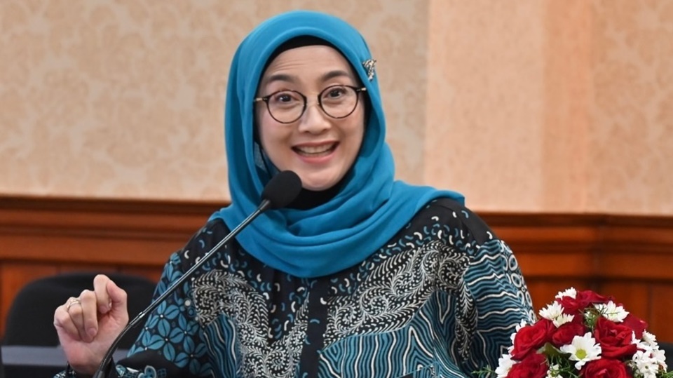 Artis Cantik Lulus S3 - Dessy Ratnasari [Instagram]