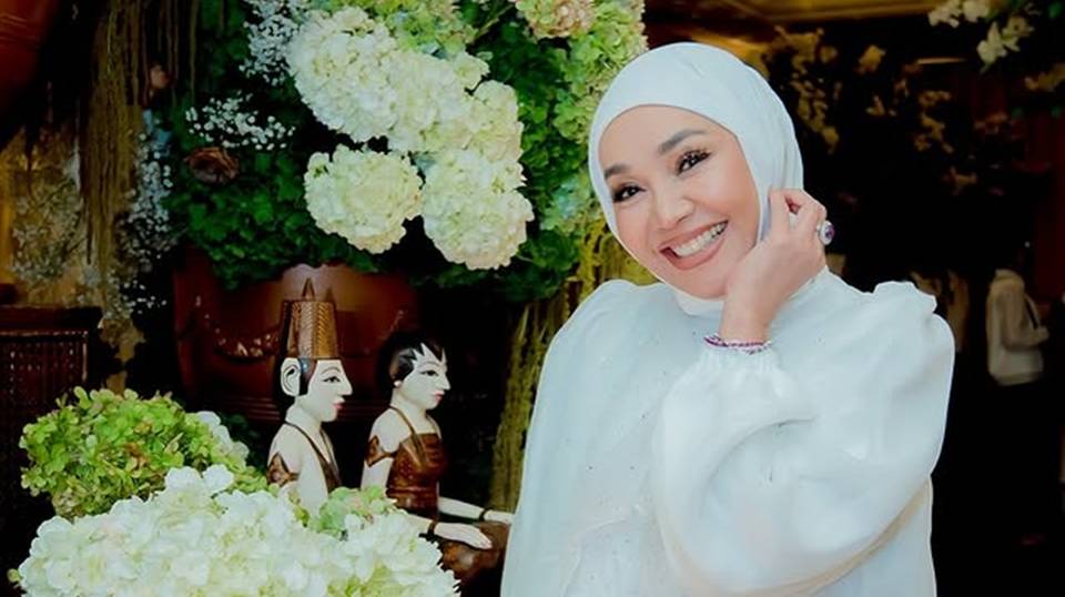 Demi Kado Ultah ke-55, Dewi Gita Rogoh Kocek Ratusan Juta Buat Facelift di Korsel