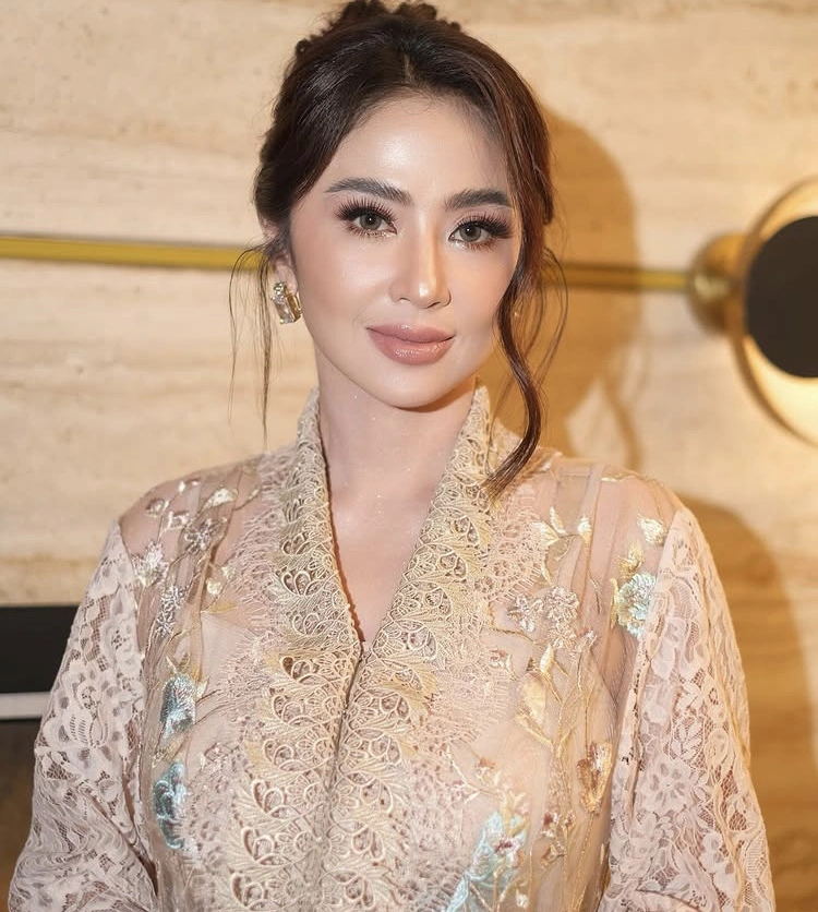 Dewi Perssik 2 [Instagram]