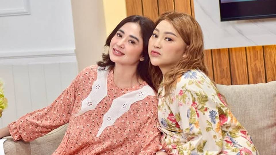 Unggahan Menyentuh Dewi Perssik, Bagikan Curhat Mpok Alpa Sebelum Meninggal