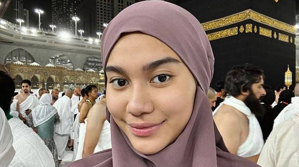 4 Potret Azizah Salsha Lagi Umrah yang Baru Diposting, Pratama Arhan: Masya Allah
