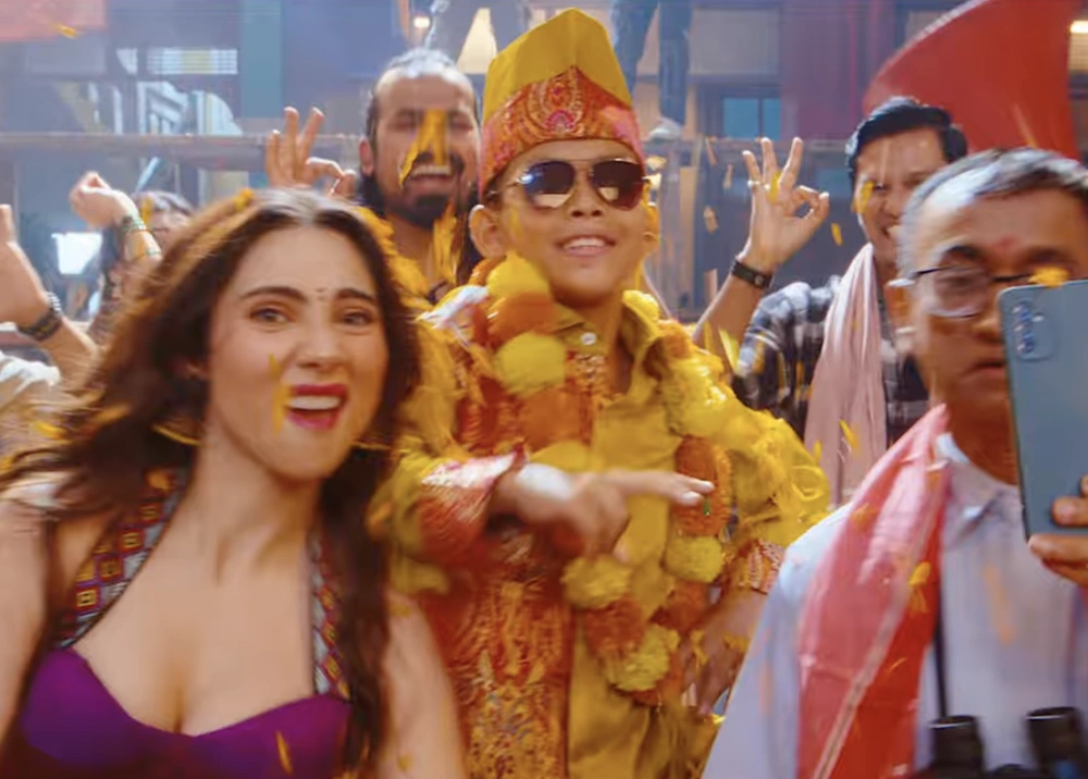 Dikha "Aura Farming" Kolab di Video Klip Artis Bollywood Zahrah Khan