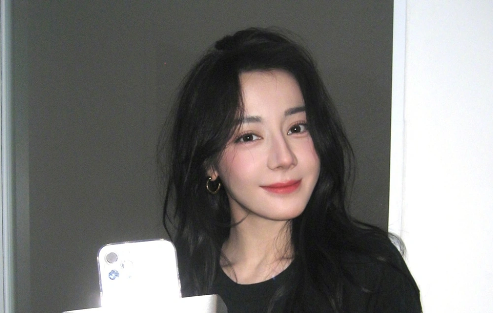 Dilraba Dilmurat. (Weibo)