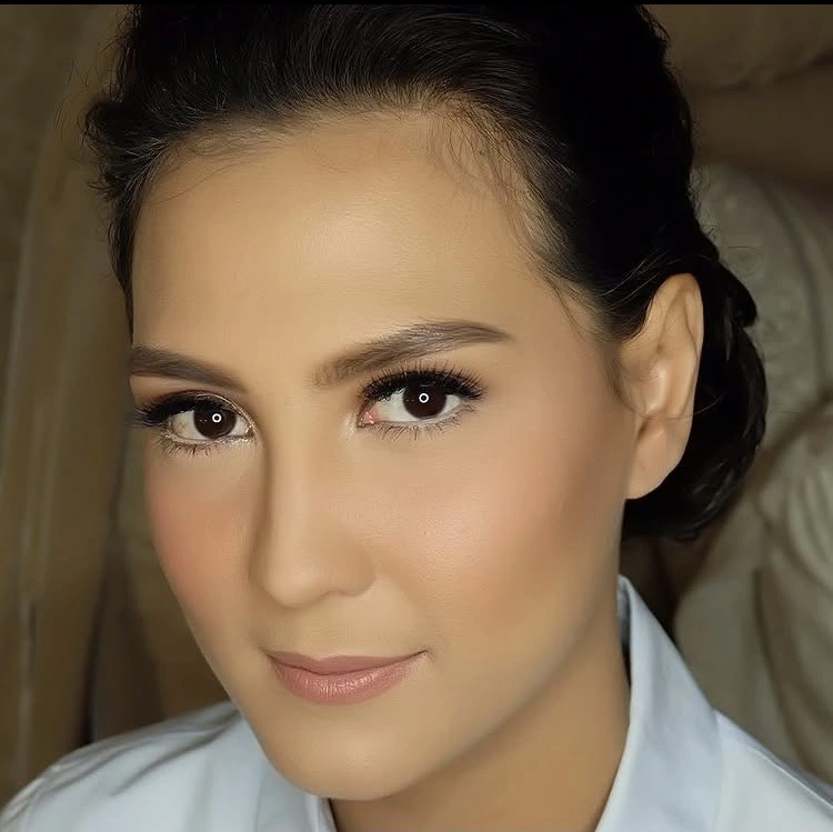 Dinna Olivia [Instagram]