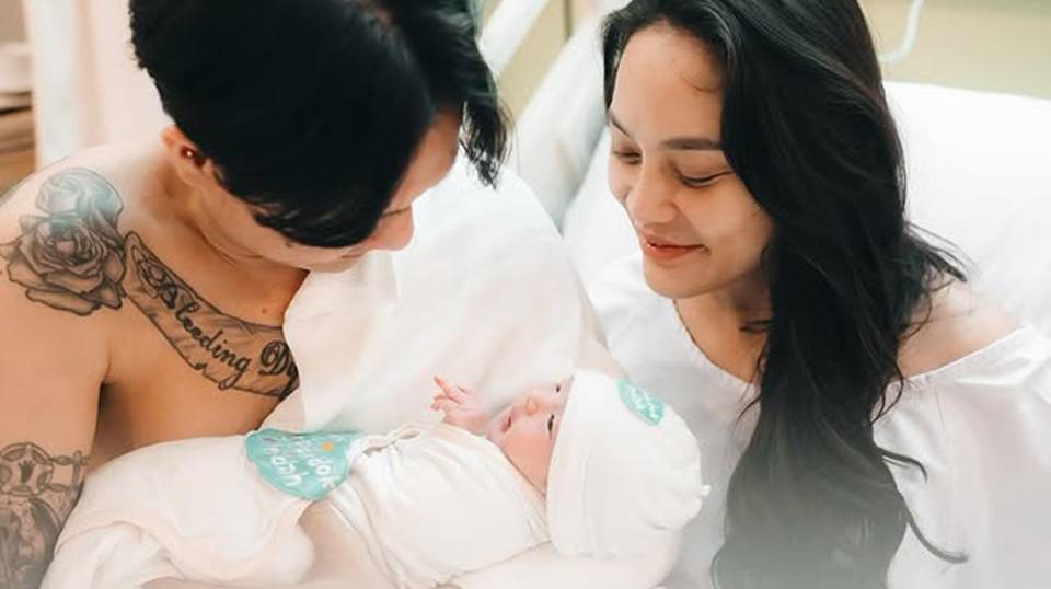 DJ Bravy Buka-bukaan Alasan Telanjang Dada Saat Main Sama Anak Erika Carlina