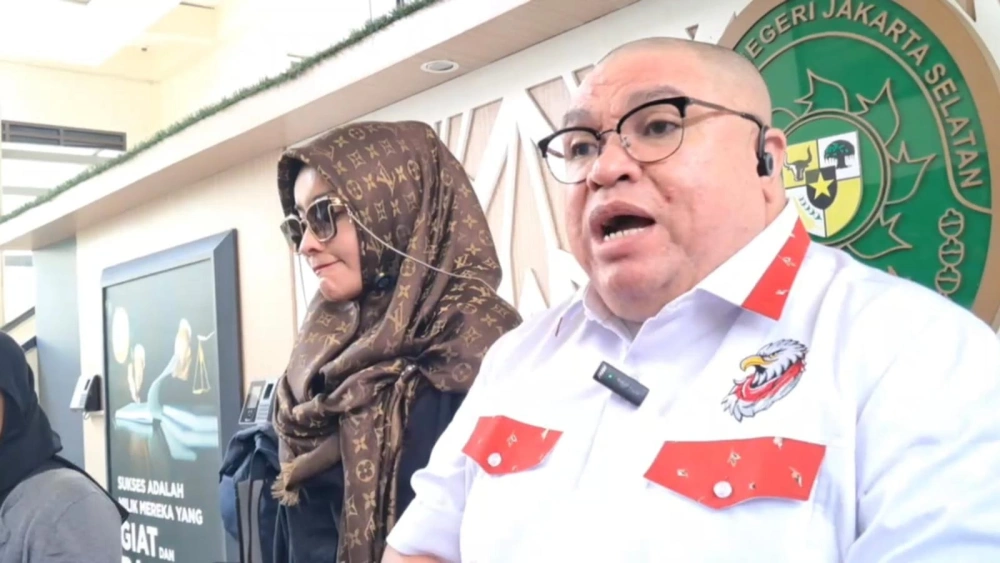 Razman Nasution mendampingi Doktif di Pengadilan Negeri Jakarta Selatan. [Indopop/Raka]
