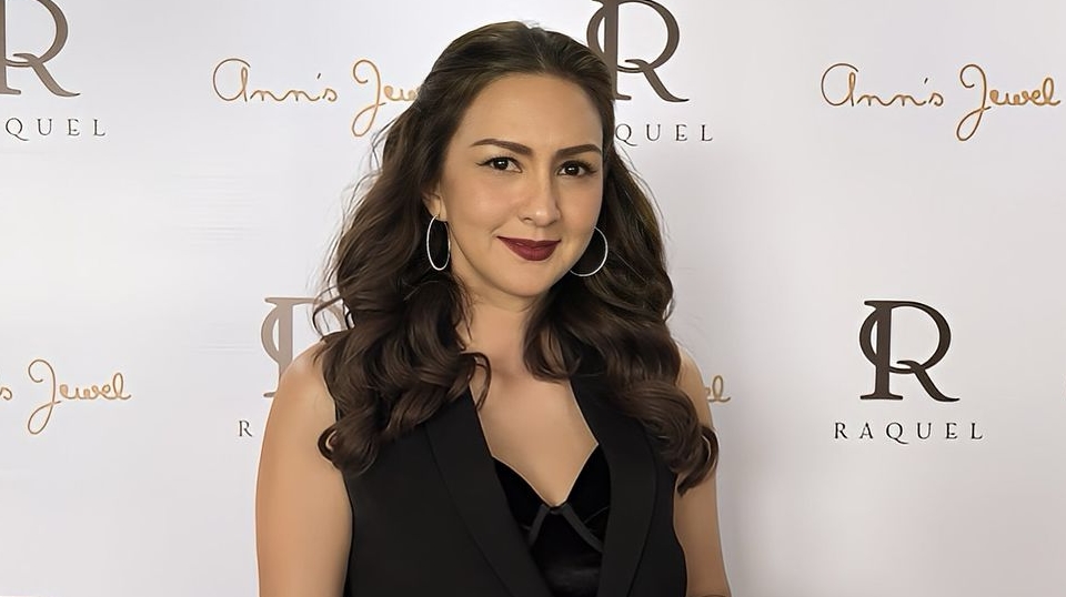 6 Potret Donna Agnesia Nonton Konser Taylor Swift bareng Putrinya di Swiss