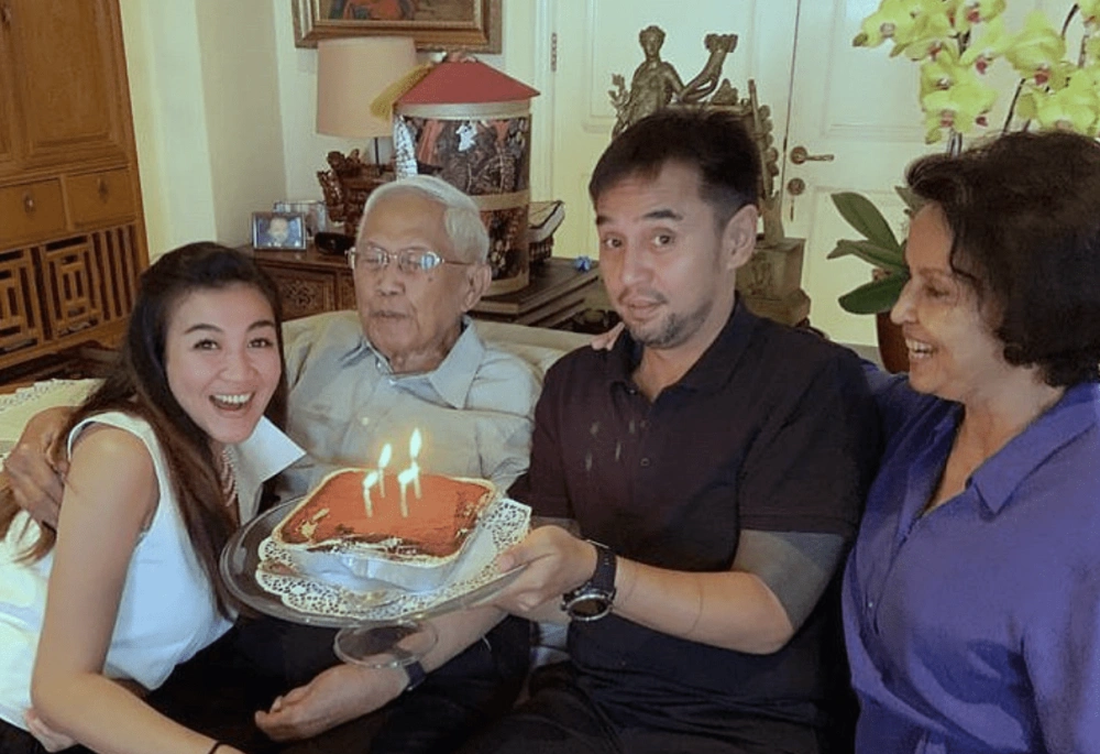 Donna Fabiola Dan Suami Bersama Prof Dr Subroto. [Instagram]