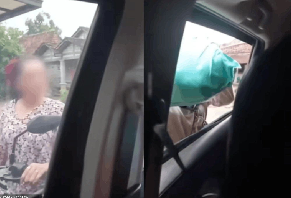 Dua Orang Wanita Menyerahkan Sejumlah Karung Berisi Uang Kepada Bawahan Bupati Pati Sudewo. [TikTok]