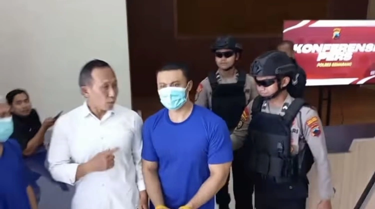 Duda Yang Mengaku Pelatih Fitness Pelaku Tindakan Asusila Pada Siswi Sma Di Ungaran [Instagram]