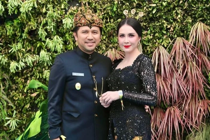 Emil Dardak Dan Arumi Bachsin [sumber: Instagram Arumibachsin 94]