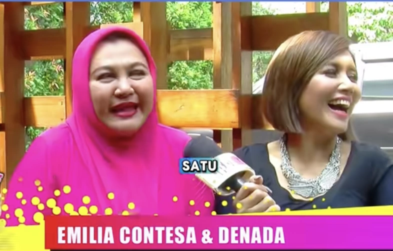 Emilia Contessa semasa hidupnya mengatakan Denada baru punya satu anak saat diwawancara media. [Cumicumi]