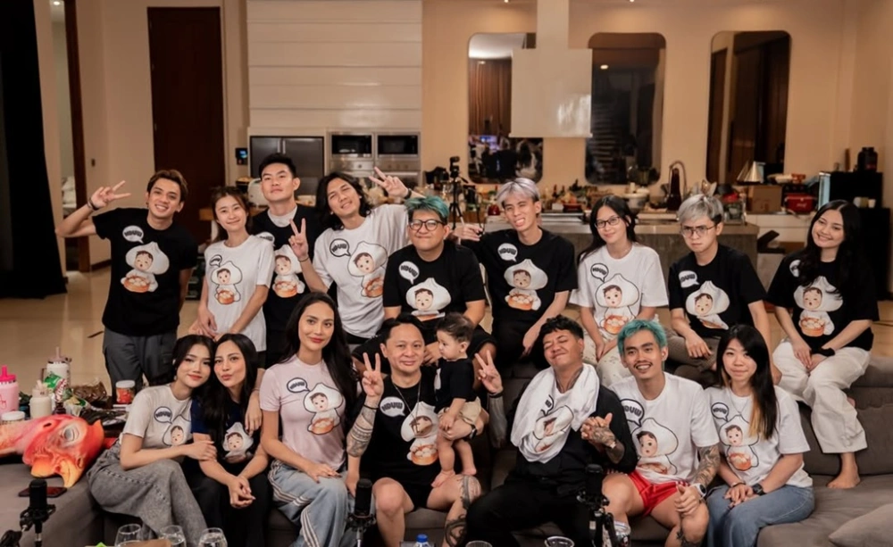 Fuji, Erika Carlina dan Rachel Vennya saat hadir di streaming Marapthon. [Instagram]